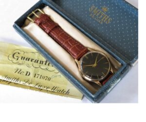Smiths De Luxe vintage watch, with original box and papers.